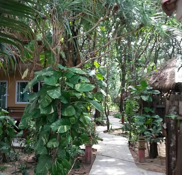 Jj Beach Resort & Jj Seafood Koh Phayam Buitenkant foto