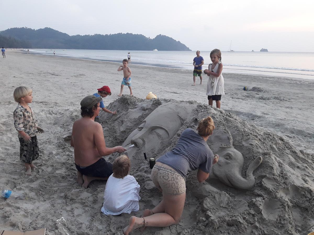 Jj Beach Resort & Jj Seafood Koh Phayam Buitenkant foto