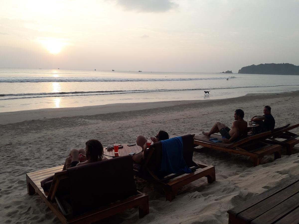 Jj Beach Resort & Jj Seafood Koh Phayam Buitenkant foto