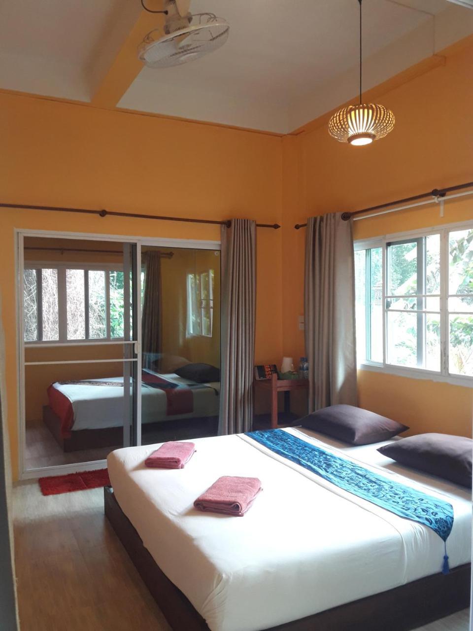 Jj Beach Resort & Jj Seafood Koh Phayam Buitenkant foto
